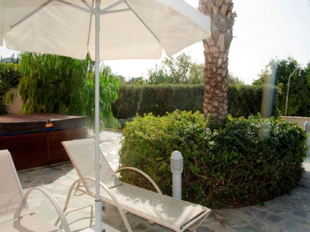 Villa Saraliana Sandy Beach Villas - Heated Pool - Jacuzzi - Private Beach Area 폴리스 객실 사진