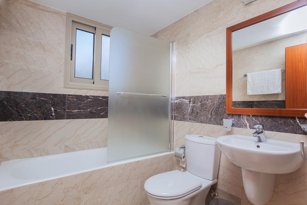 Villa Saraliana Sandy Beach Villas - Heated Pool - Jacuzzi - Private Beach Area 폴리스 객실 사진