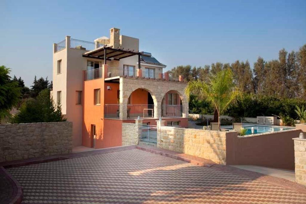 Villa Saraliana Sandy Beach Villas - Heated Pool - Jacuzzi - Private Beach Area 폴리스 객실 사진