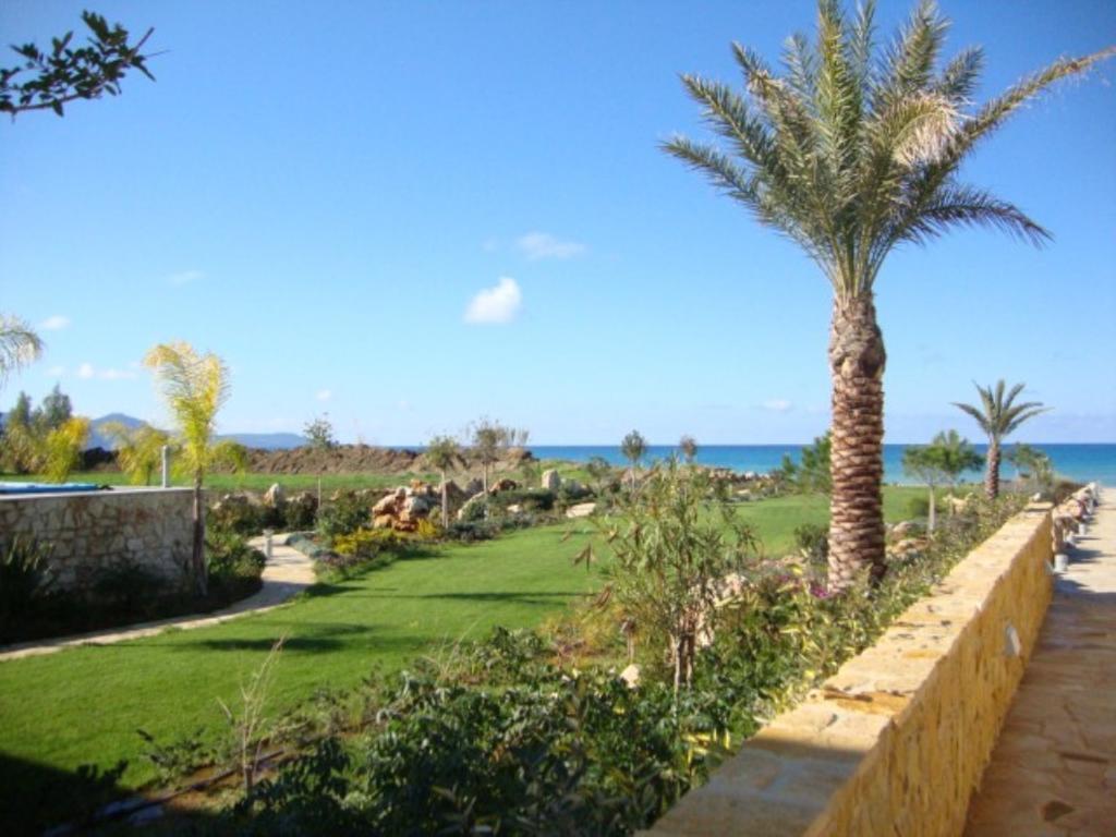 Villa Saraliana Sandy Beach Villas - Heated Pool - Jacuzzi - Private Beach Area 폴리스 객실 사진