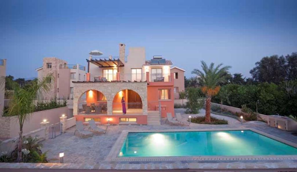 Villa Saraliana Sandy Beach Villas - Heated Pool - Jacuzzi - Private Beach Area 폴리스 객실 사진